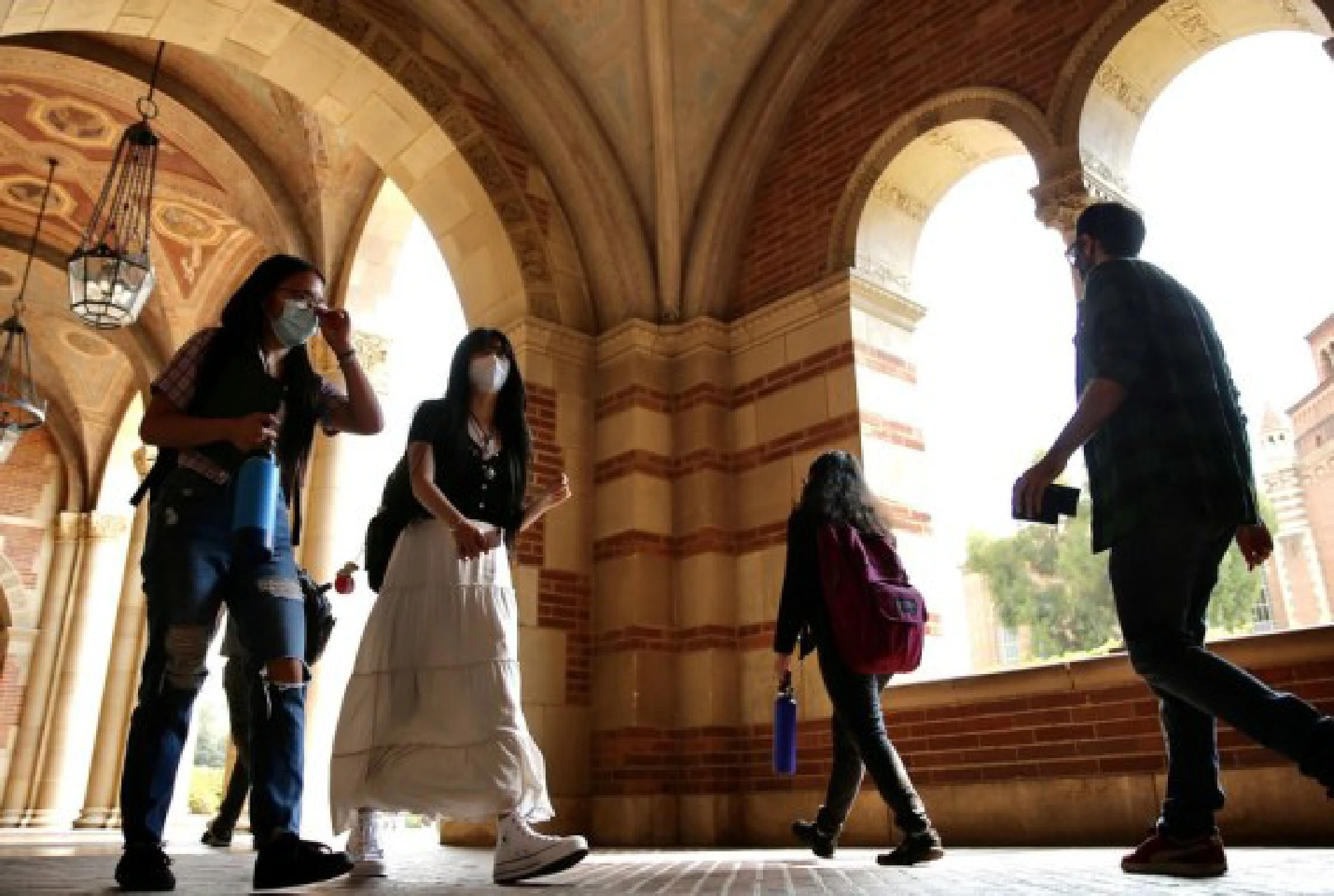 Students are seen on campus of the University of California, Los Angeles (UCLA), in Los Angeles, the United States, Sept. 23, 2021. (Xinhua)