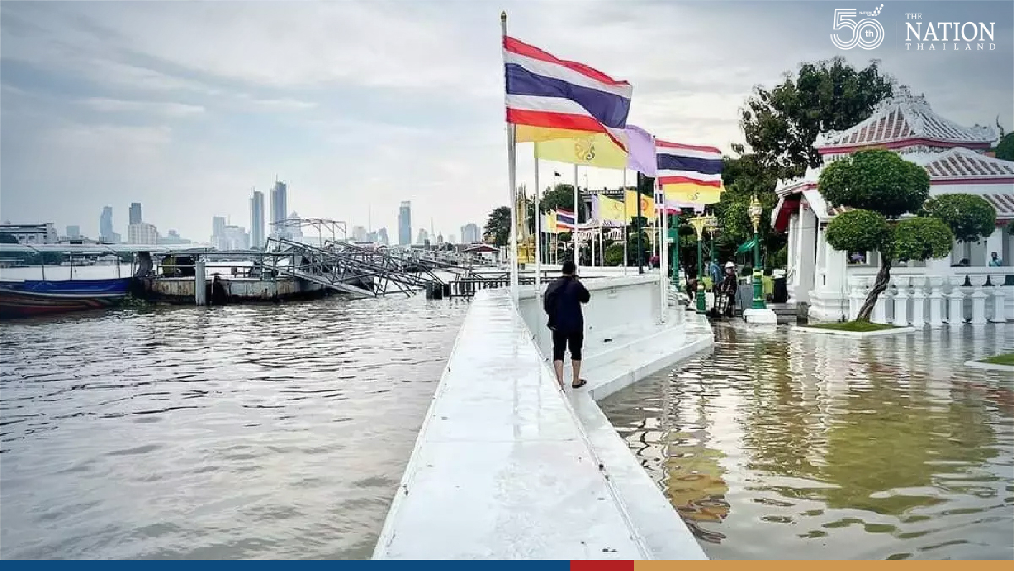 Chao Phraya bursts its banks, floods Temple of Dawn