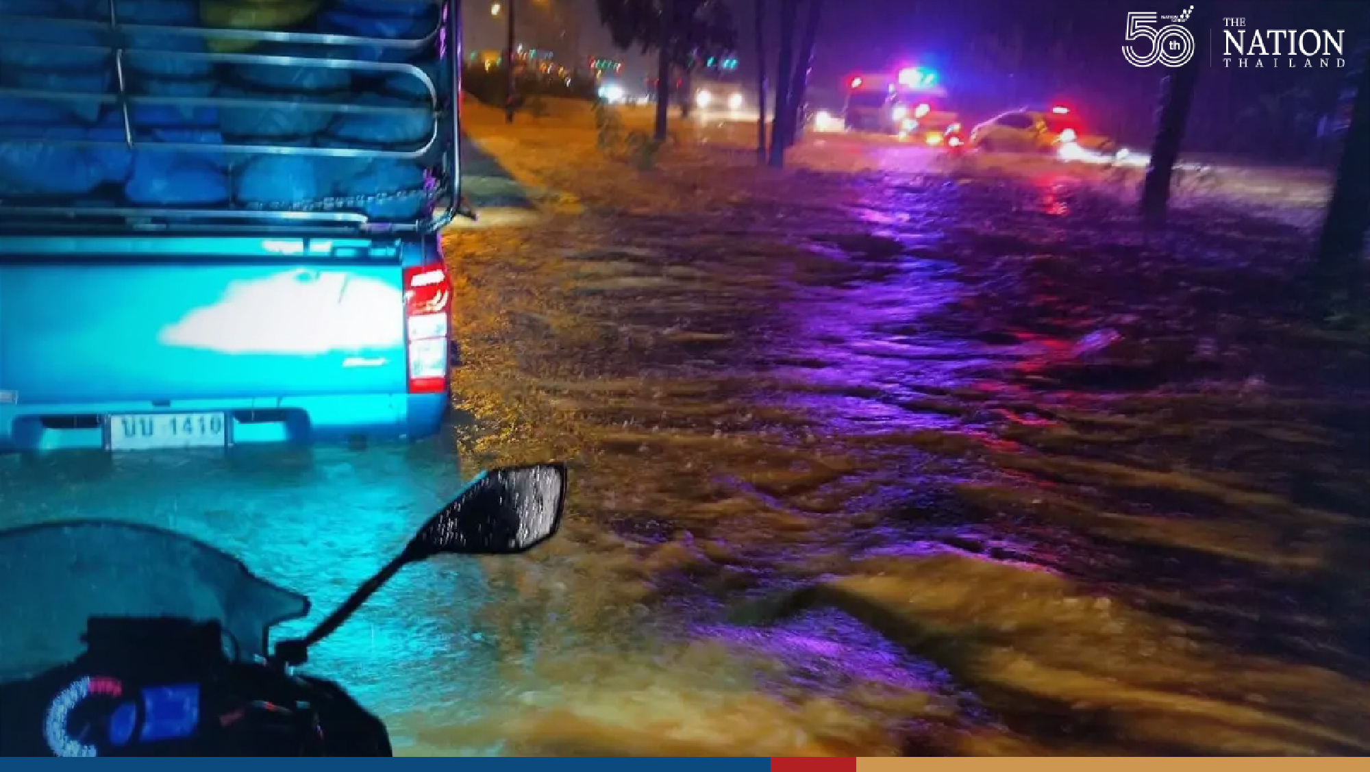 Heavy flooding forces Chumphon to close part of Highway 41