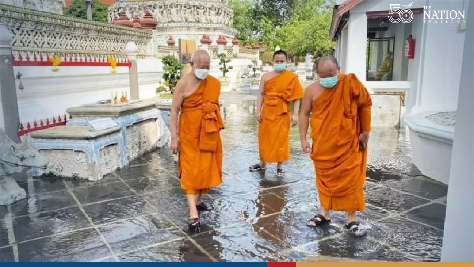 Chao Phraya bursts its banks, floods Temple of Dawn
