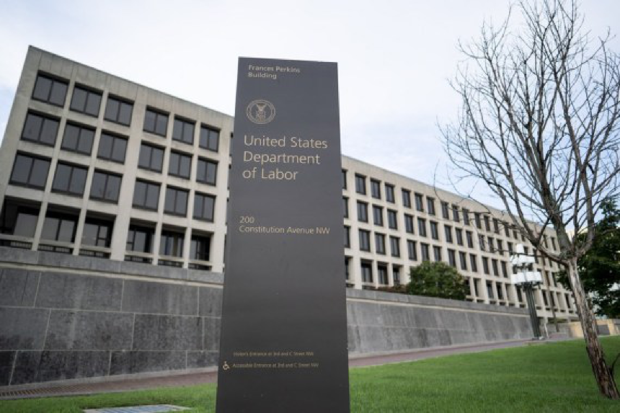 Photo taken on Aug. 26, 2021 shows the building of the U.S. Department of Labor in Washington, D.C., the United States. (Xinhua/Liu Jie)