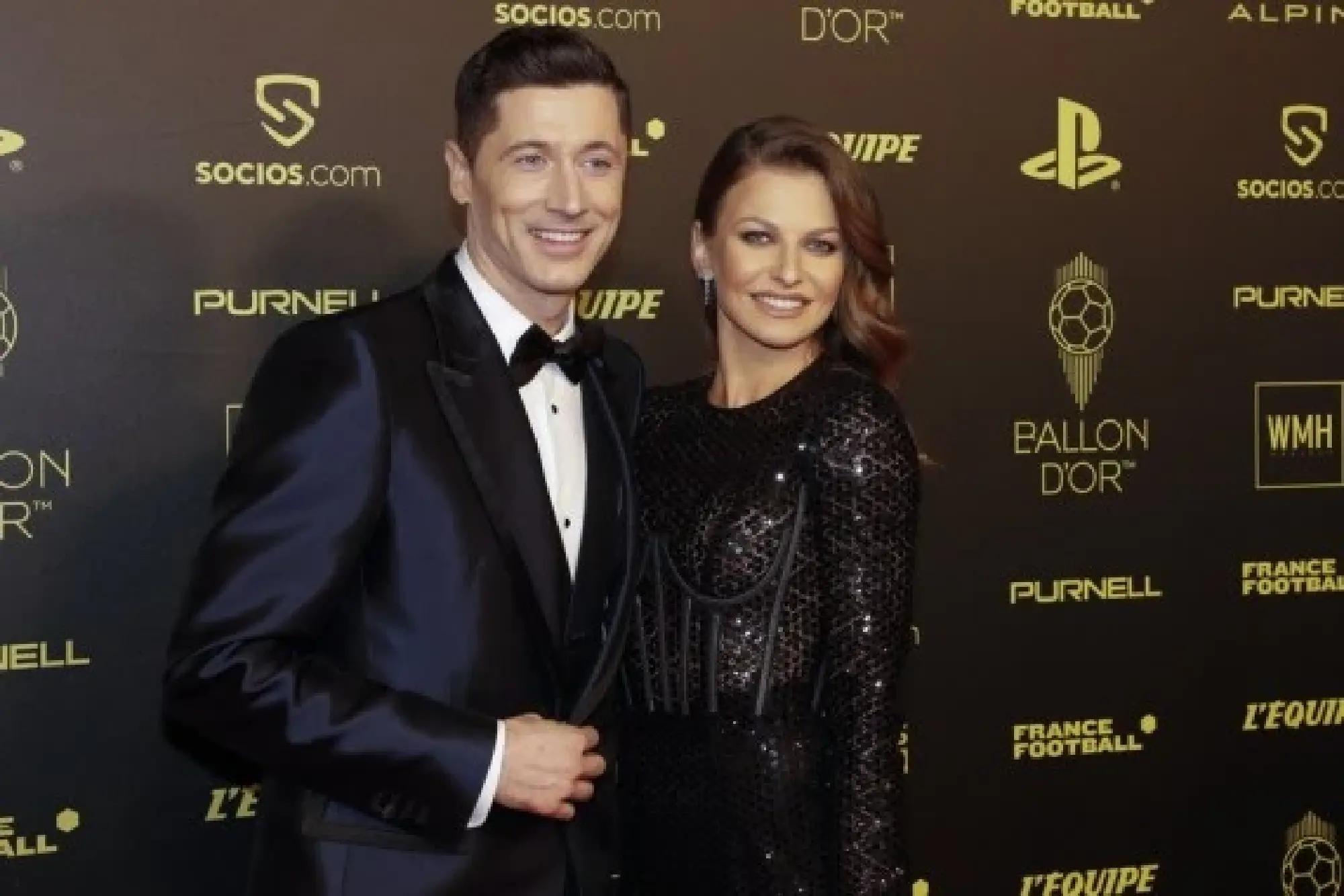 Robert Lewandowski (L) and his wife arrive at the red carpet of the ceremony for Ballon d'Or 2021. (Photo by Henri Szwarc/Xinhua)