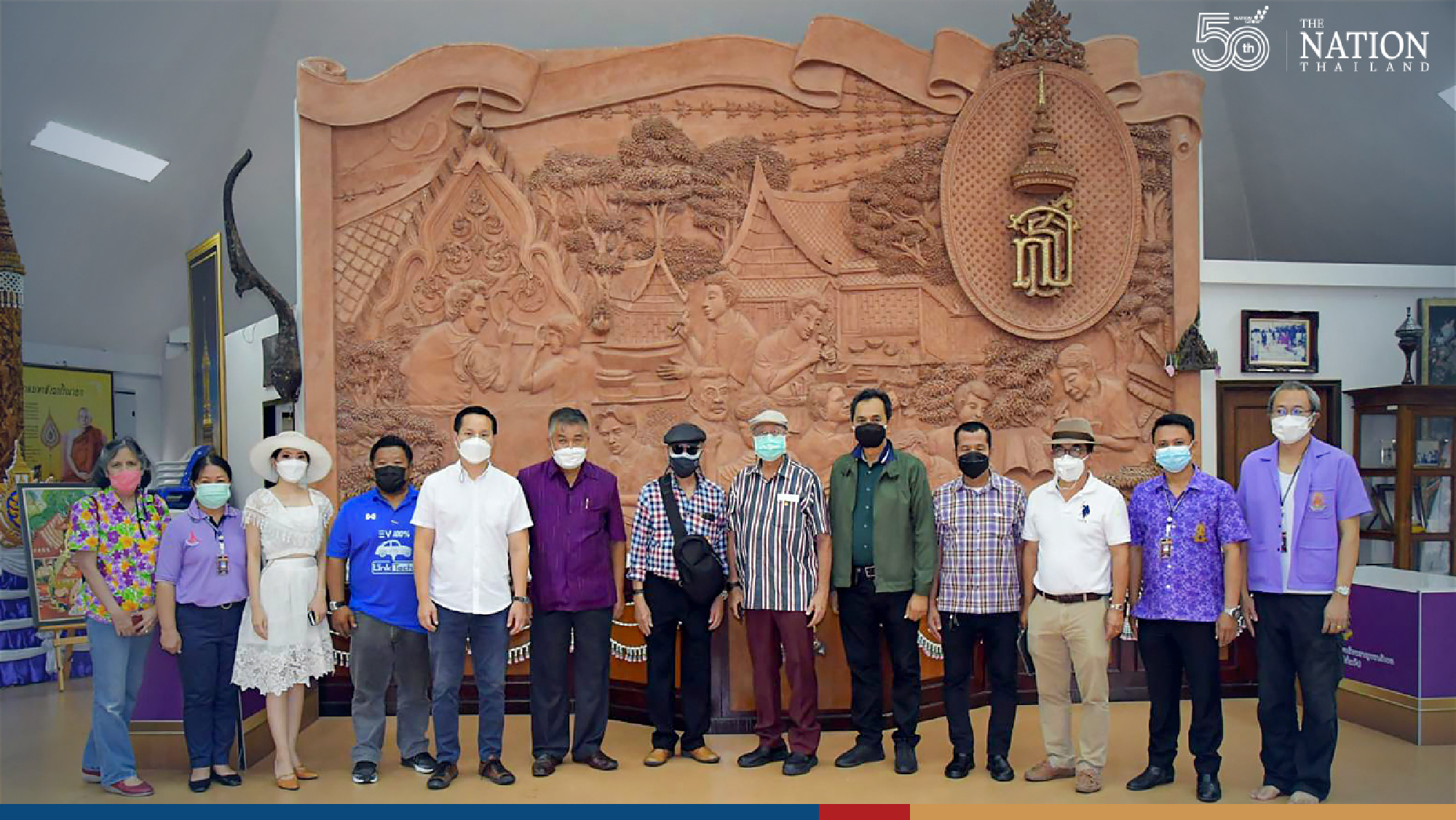 Vintage car caravan gives Bangkok a glimpse of the past