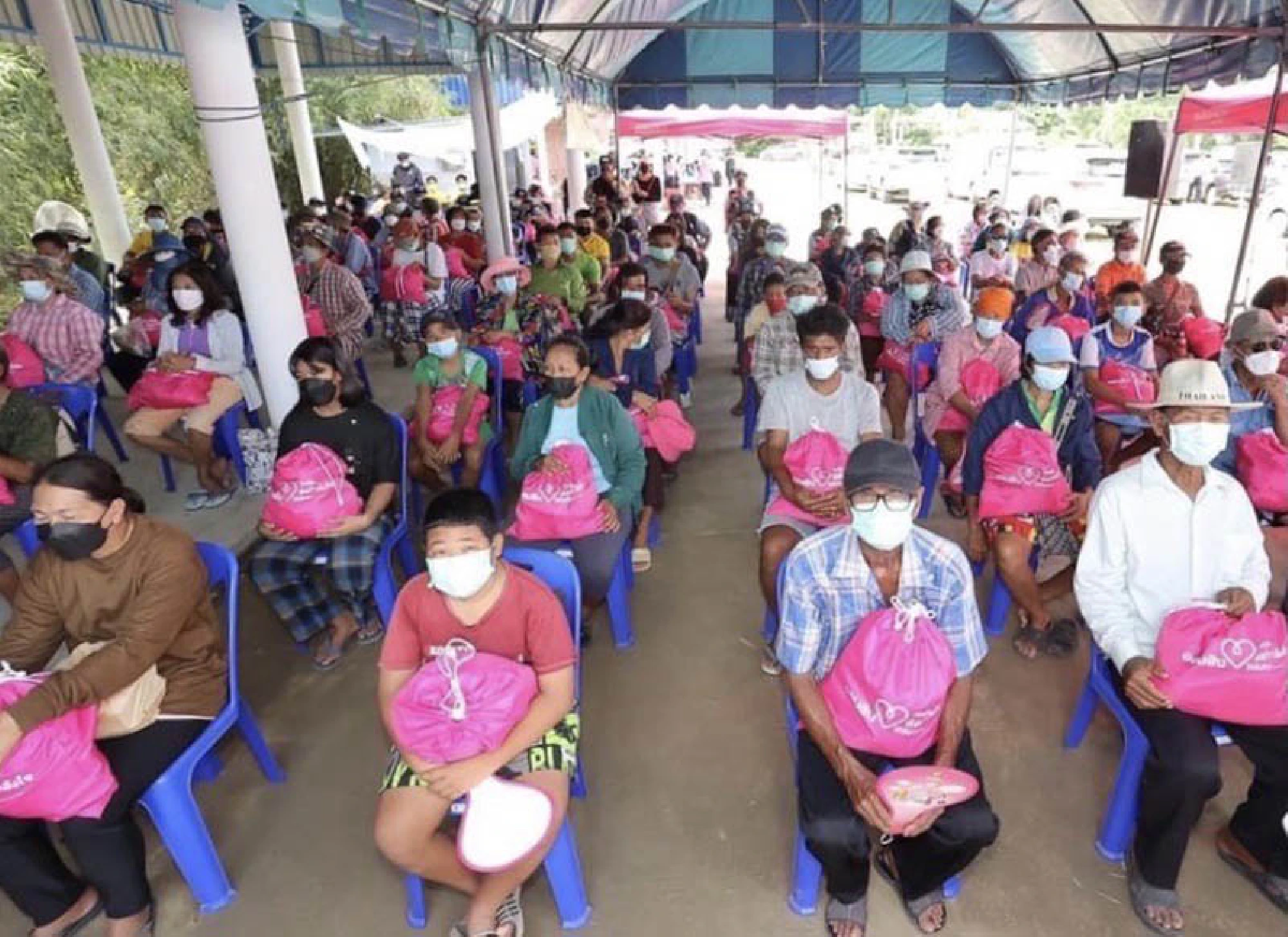 Government Savings Bank gives survival bags to flood victims in Ayutthaya