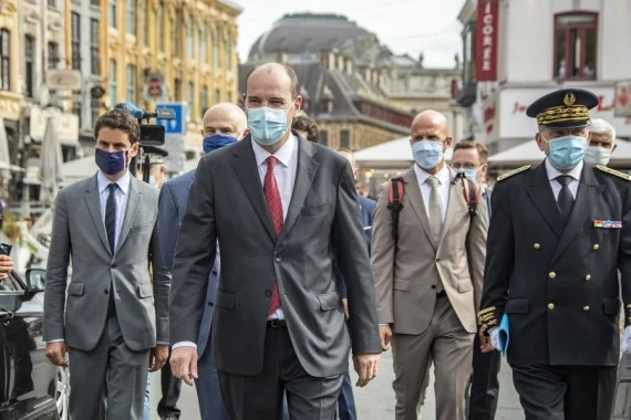  French Prime Minister Jean Castex (C, front) visits Lille as mask-wearing becomes mandatory in the city center amid concerns about an increase in COVID-19 cases, northern France, Aug. 3, 2020. (Xinhua/Sebastien Courdji)