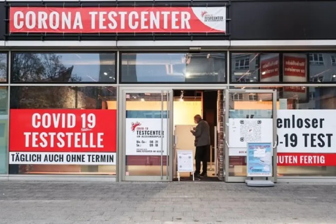 A man enters a COVID-19 test center in Berlin, Germany, on Nov. 15, 2021. (Xinhua/Shan Yuqi)