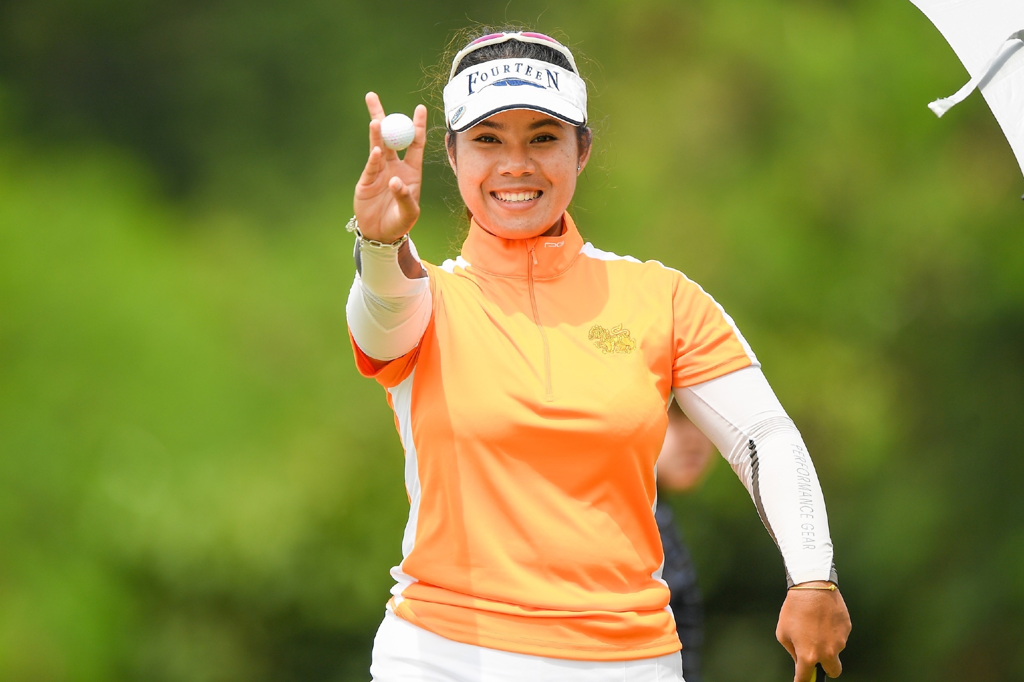 Sherman produces error-free round to lead at the Phoenix Gold 