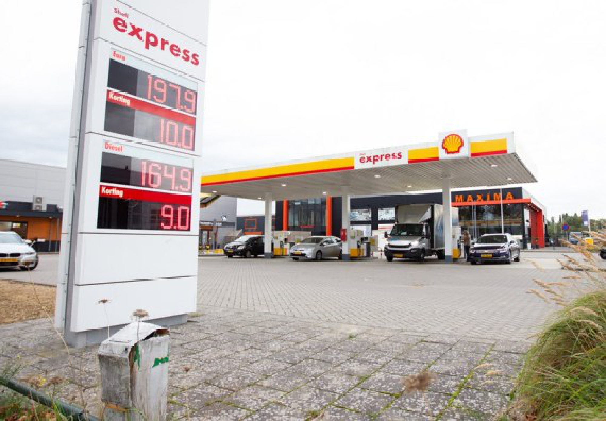  Photo taken on Oct. 16, 2021 shows a gas prices board at a gas station in Haarlem, the Netherlands. (Xinhua/Sylvia Lederer)