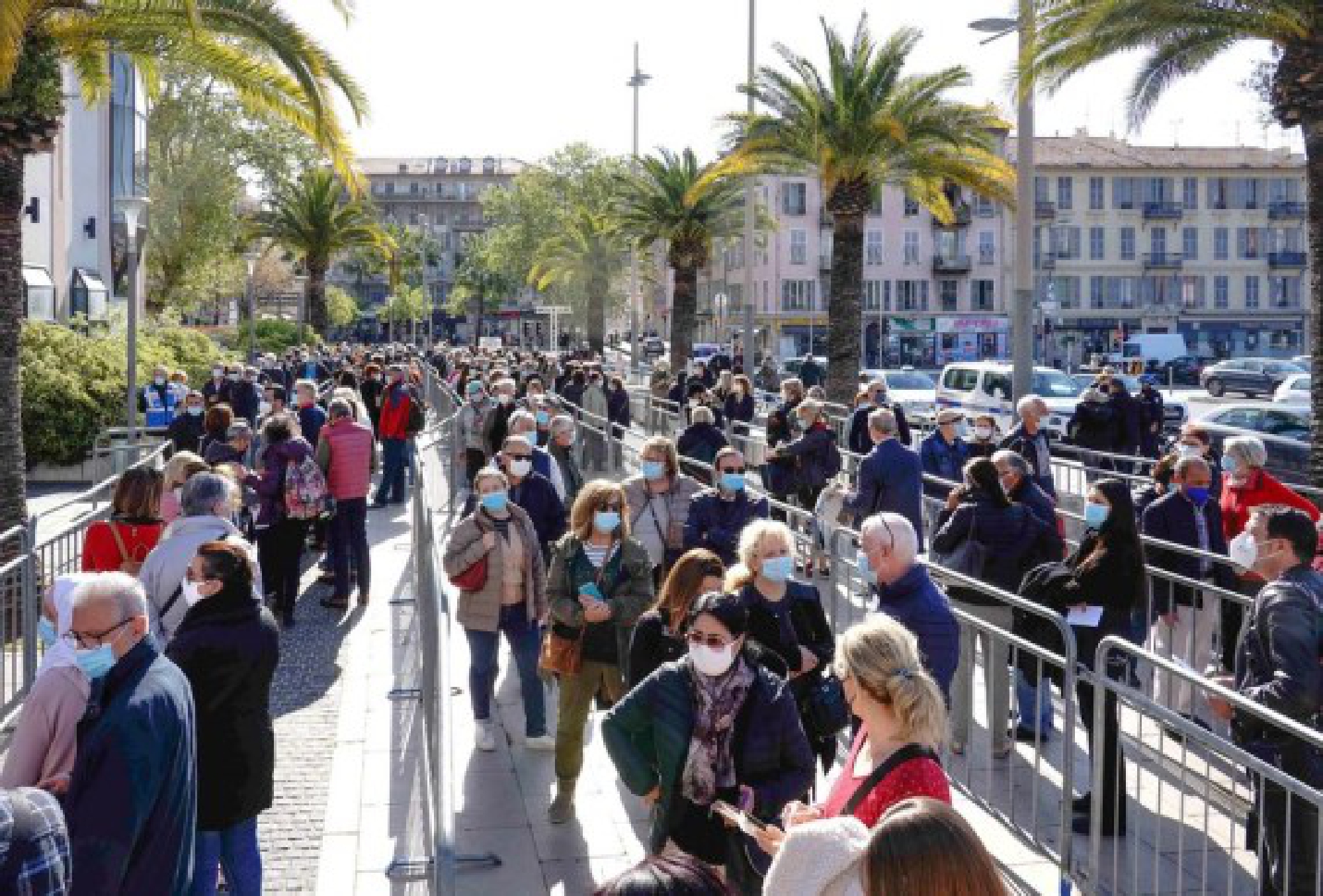 People line up to receive the COVID-19 vaccine at a vaccination center in Nice, southern France, on April 10, 2021. (Xinhua/Serge Haouzi)