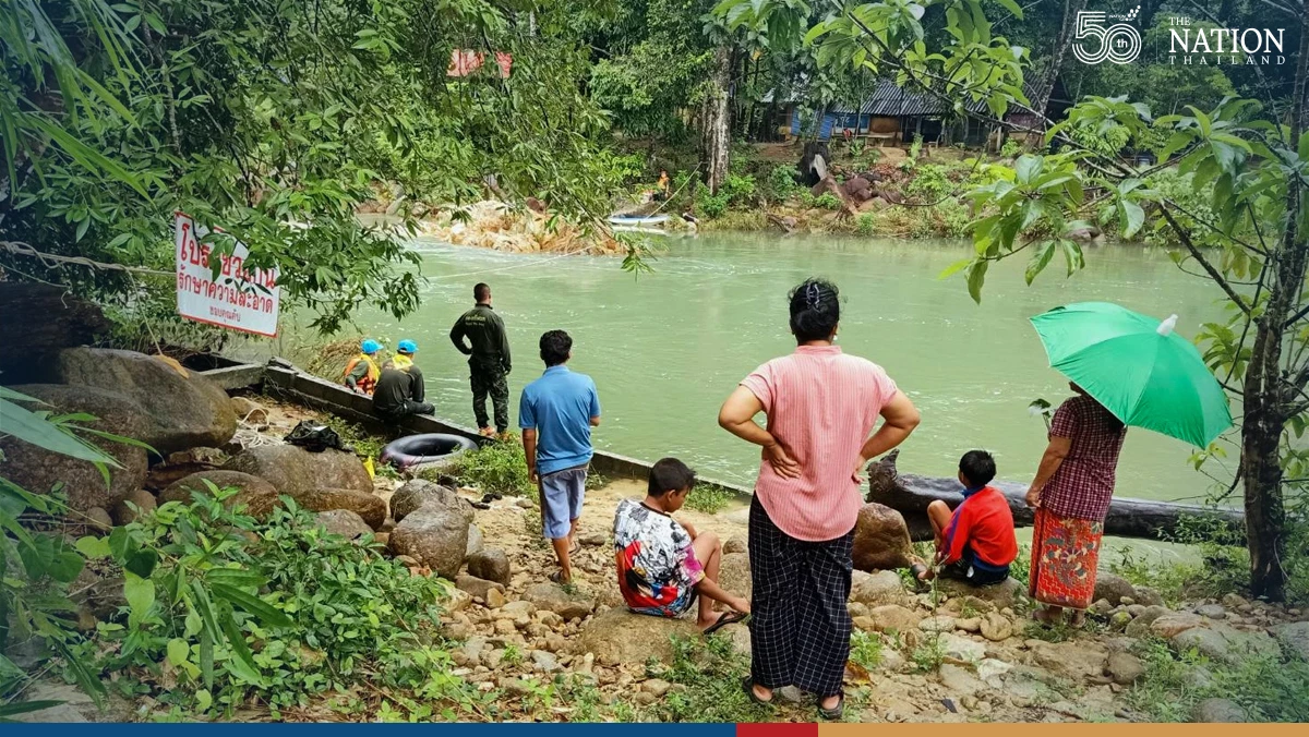 Heavy rain inundates Nakhon Si Thammarat, soldiers jump to rescue