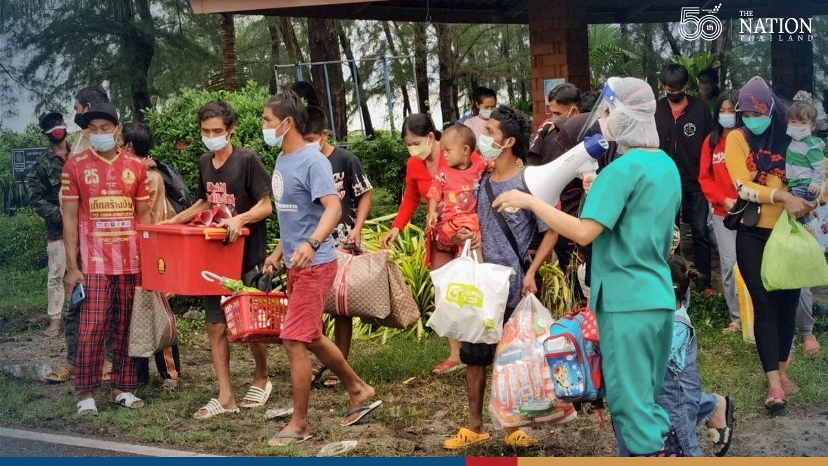Heavy rain inundates Nakhon Si Thammarat, soldiers jump to rescue