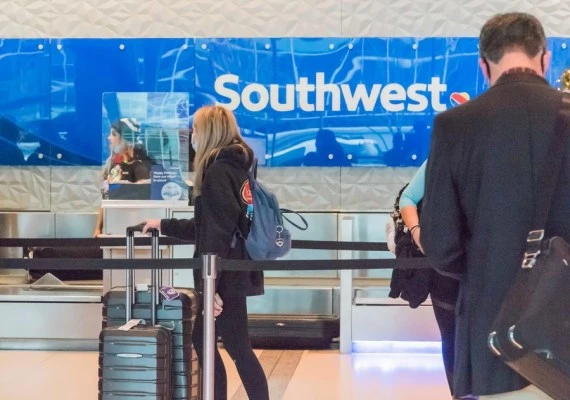 Travelers wait at the check-in counters of Southwest Airlines at Dallas Love Field Airport in Dallas, Texas, the United States, Dec. 17, 2021. Gary Kelly, CEO of Southwest Airlines, has tested positive for COVID-19, the company headquartered in Dallas of the U.S. state of Texas said on Friday, two days after he attended a hearing in U.S. Senate along with some other U.S. airline chiefs and lawmakers. (Photo by Guangming Li/Xinhua)