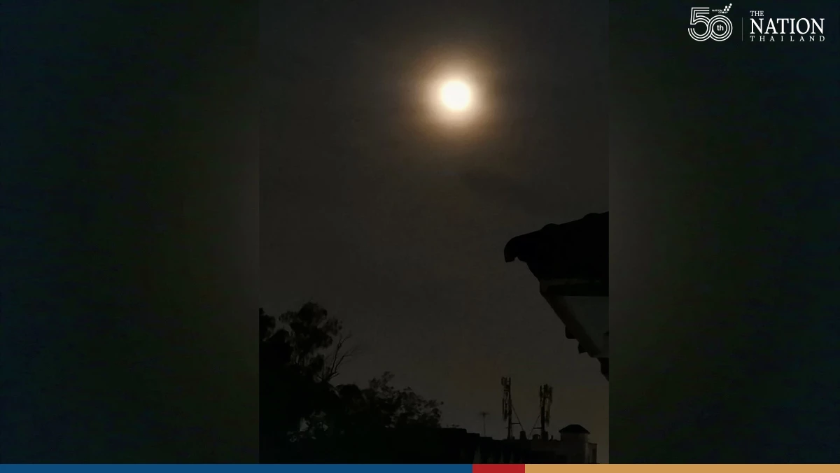 Micro Full Moon spotted on Sunday night