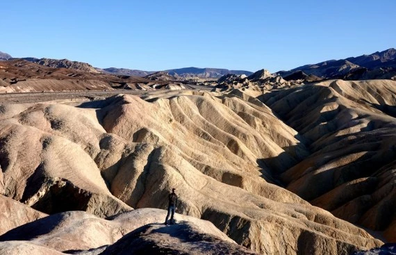 A tourist visits the Death Valley National Park in the United States, Jan. 11, 2020. (Xinhua/Wu Xiaoling)