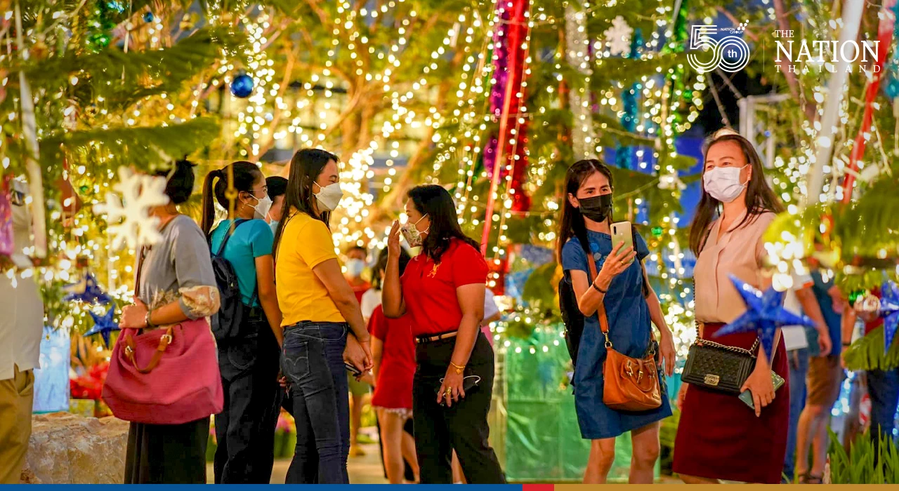 Bangkok’s new Khlong Chong Nonsi park lit up for holidays
