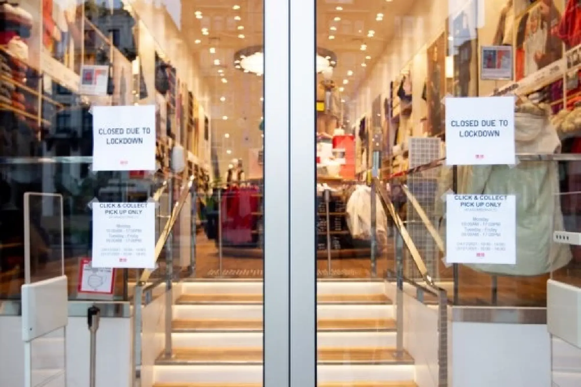 Photo taken on Dec. 20, 2021 shows signs of a store's closure due to lockdown in Amsterdam, the Netherlands. (Photo by Sylvia Lederer/Xinhua)
