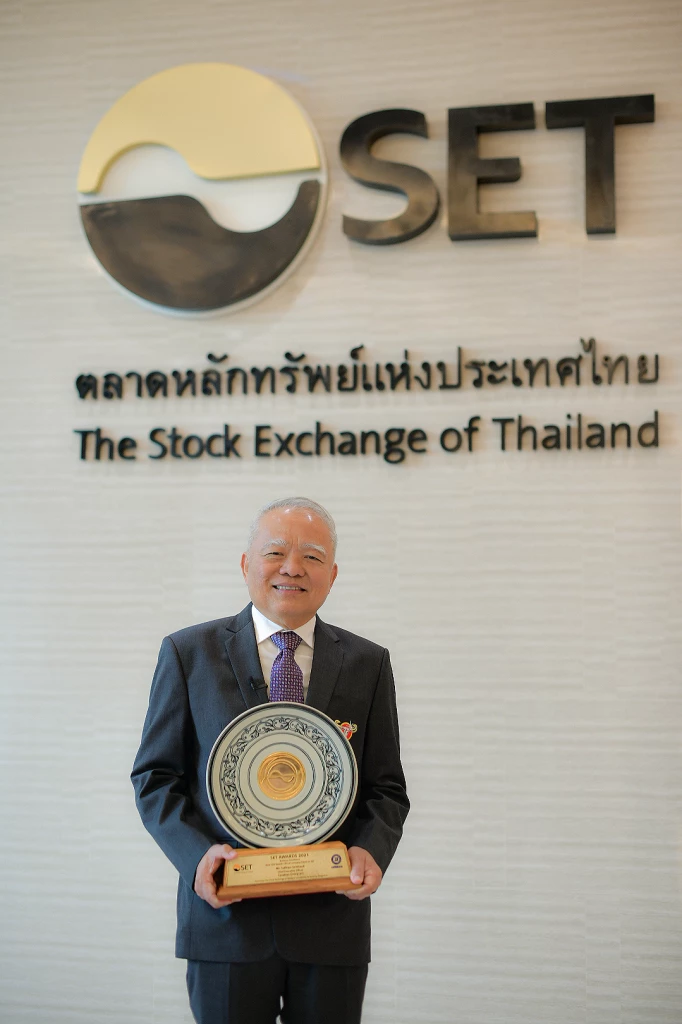 Sathien Setthasit leads Carabao Group to three SET Awards 2021 Top honours for CEO, performance and innovation