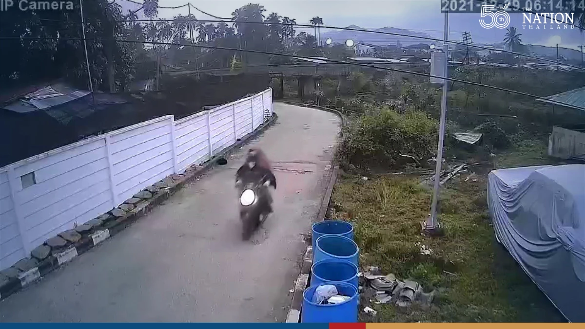 Bomb set off by 2 insurgents damages Narathiwat Army command centre