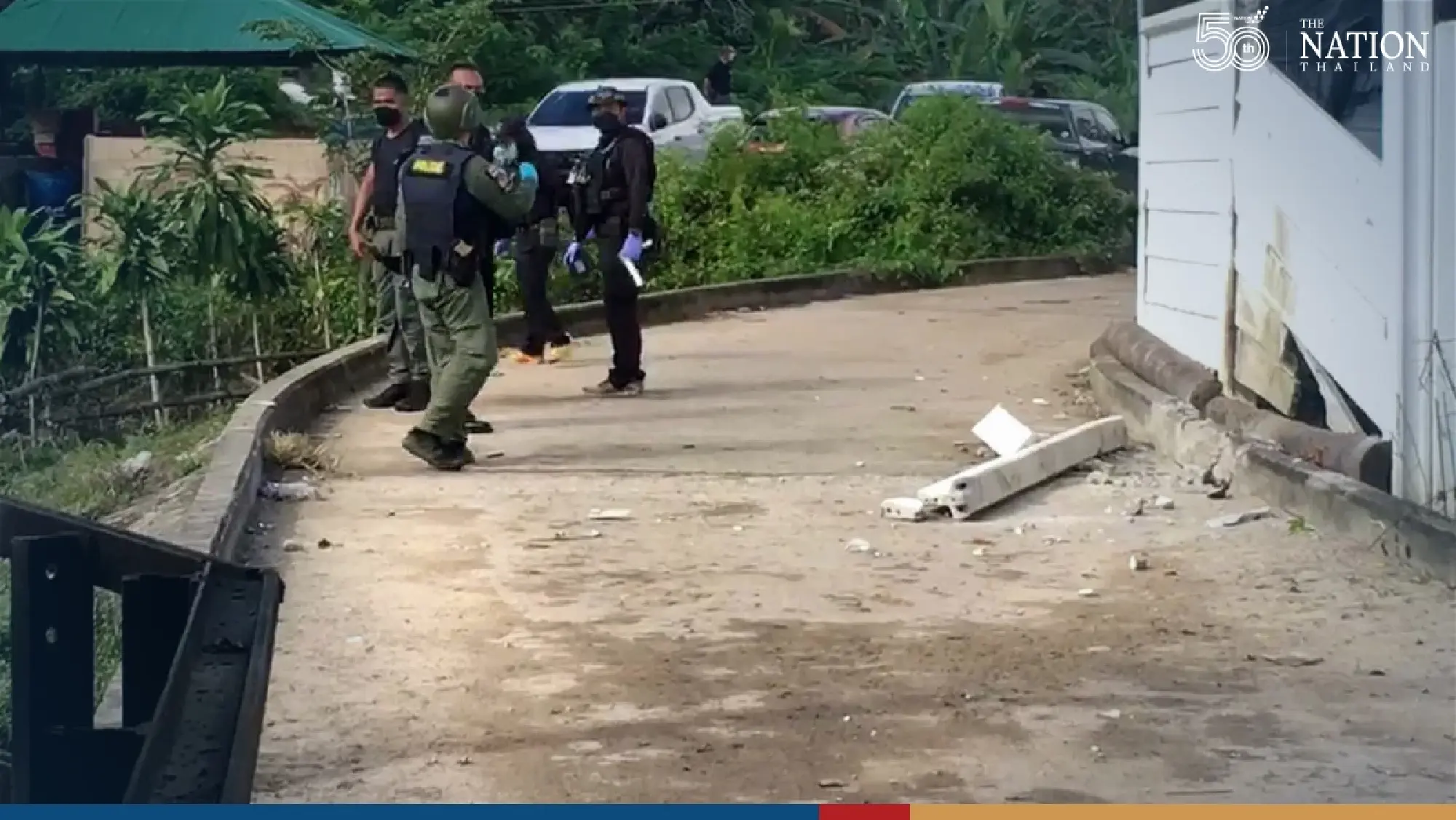 Bomb set off by 2 insurgents damages Narathiwat Army command centre