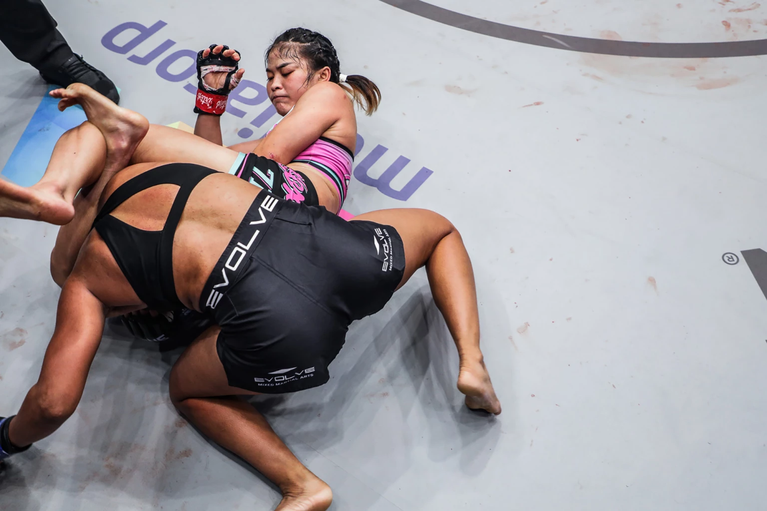 Regian Eersel Retains ONE Lightweight Kickboxing World Title With Split Decision Victory Over Islam Murtazaev