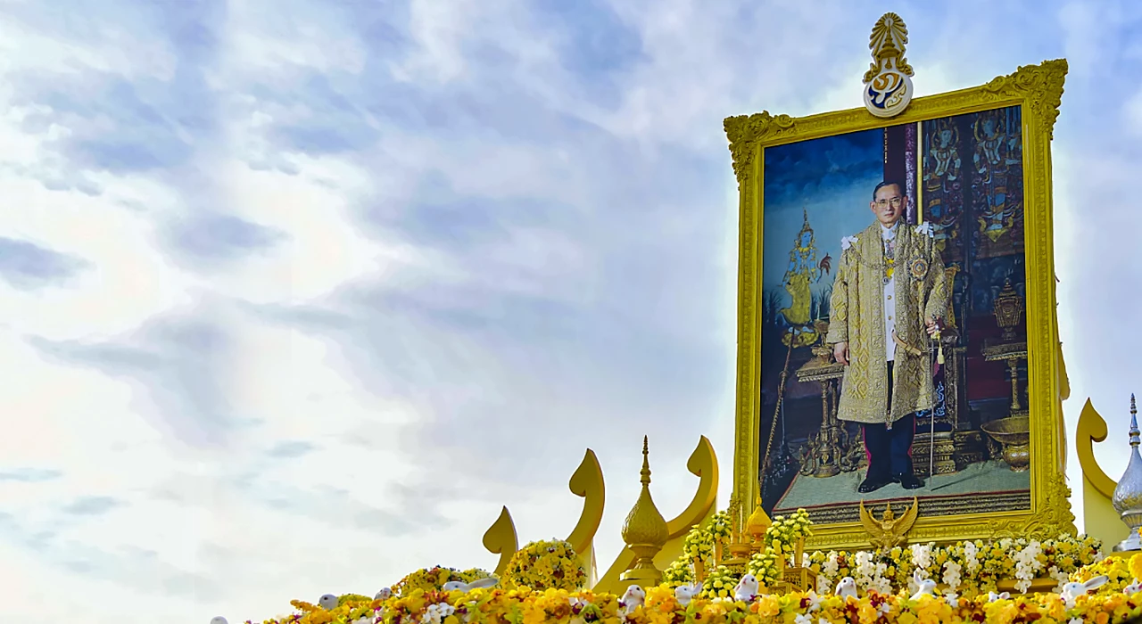 Prayut leads homage to HM King Bhumibol the Great