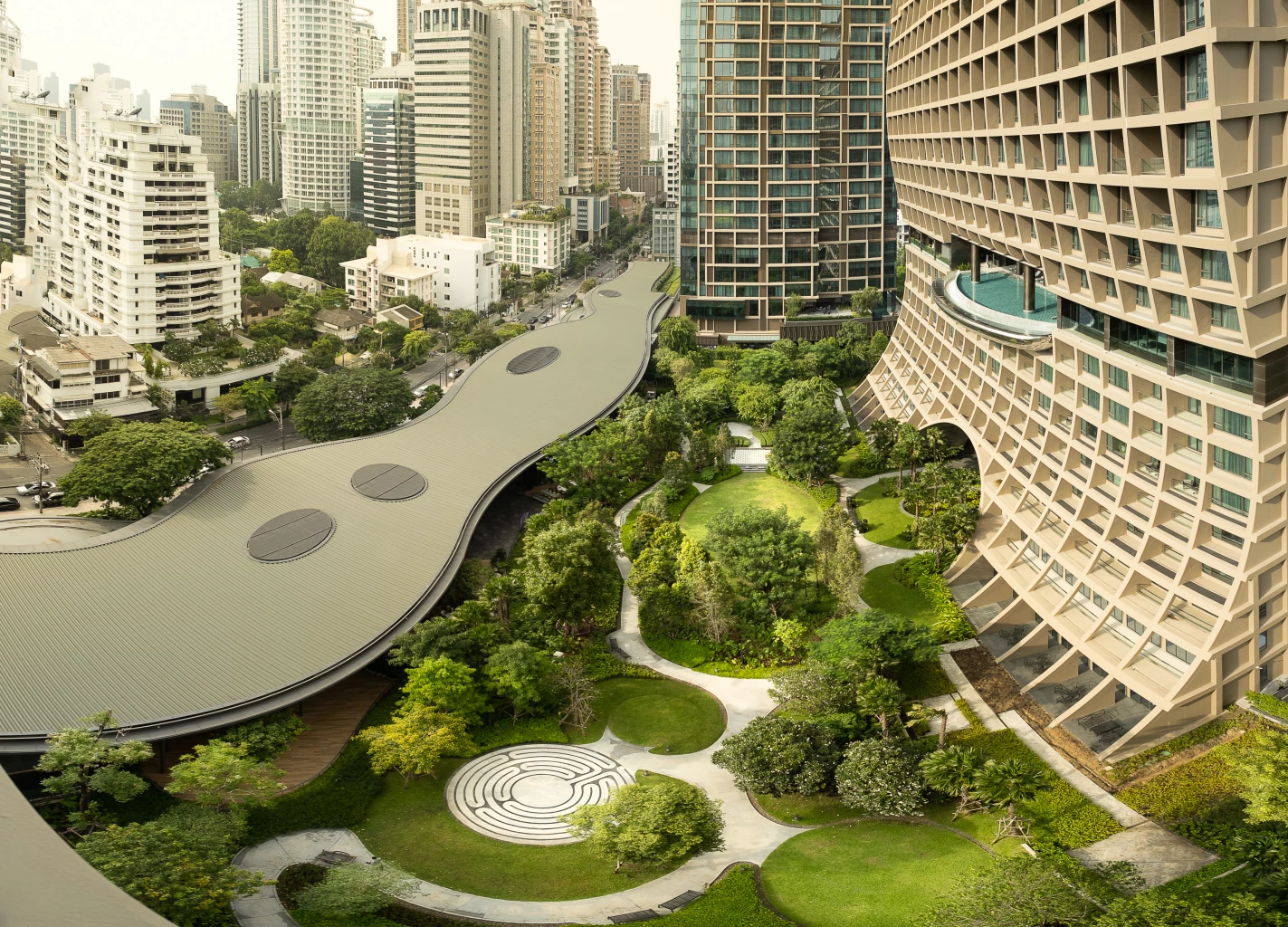 Siam Sindhorn has successfully propelled Sindhorn Village  to become the largest LEED CAMPUS in Thailand and  one of the Largest Mixed-Use Development in ASEAN  to achieve LEED Certification for all its buildings.