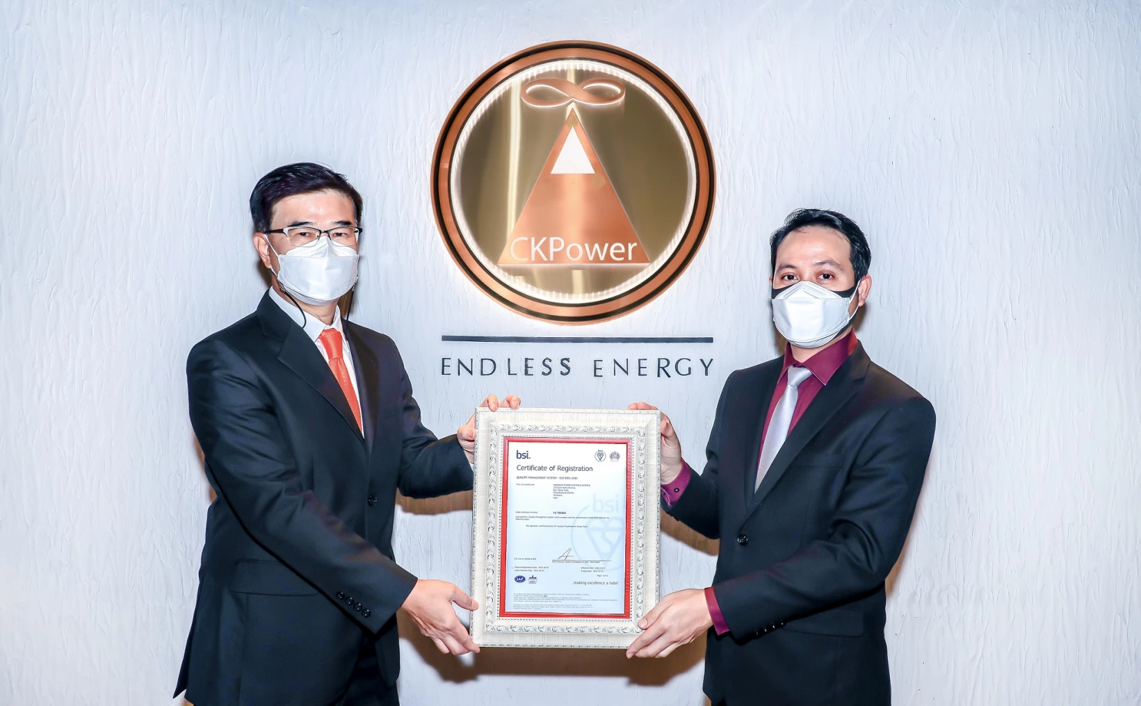 Mr. Vorapote Uchoepaiboonvong​ (left), Managing Director of Xayaburi Power Company Limited (XPCL), received an ISO certificate from Mr. Bookkhalakorn Chaidee (right), General Manager – Sales and Marketing of the British Standards Institution (BSI).