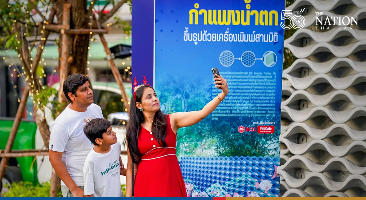 Bangkok’s new Khlong Chong Nonsi park lit up for holidays