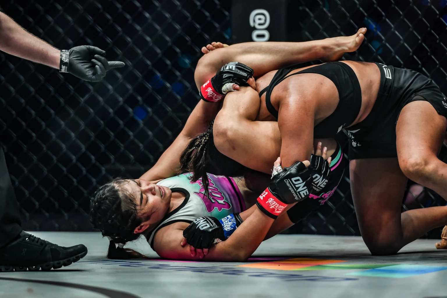 Regian Eersel Retains ONE Lightweight Kickboxing World Title With Split Decision Victory Over Islam Murtazaev