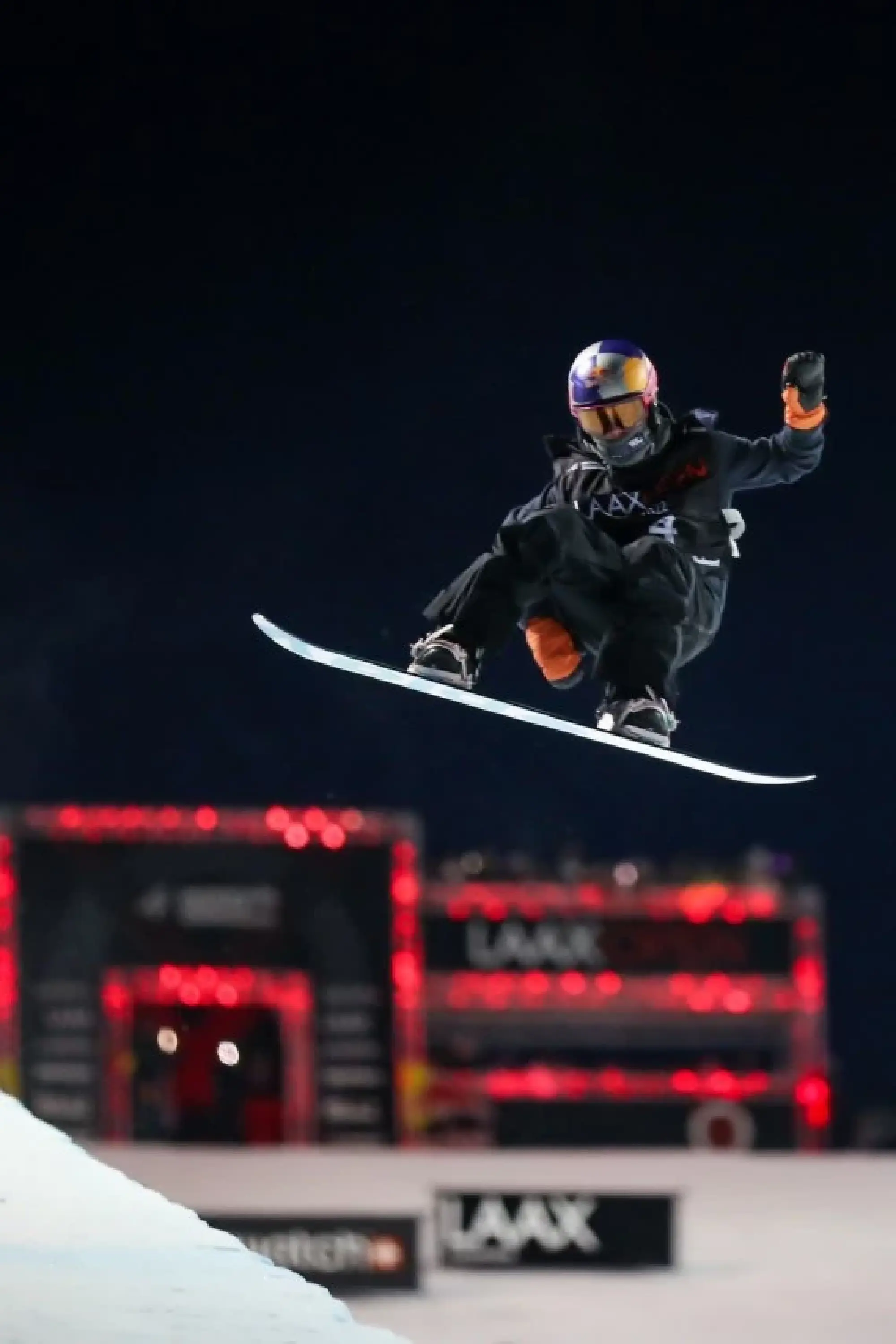 Queralt Castellet of Spain competes during the women's snowboard halfpipe final at FIS Snowboard World Cup 2022 in Laax, Switzerland, Jan. 15, 2022. (Xinhua/Zhang Cheng)