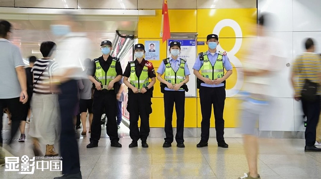Photographing China: Young metro policewoman in Nanjing