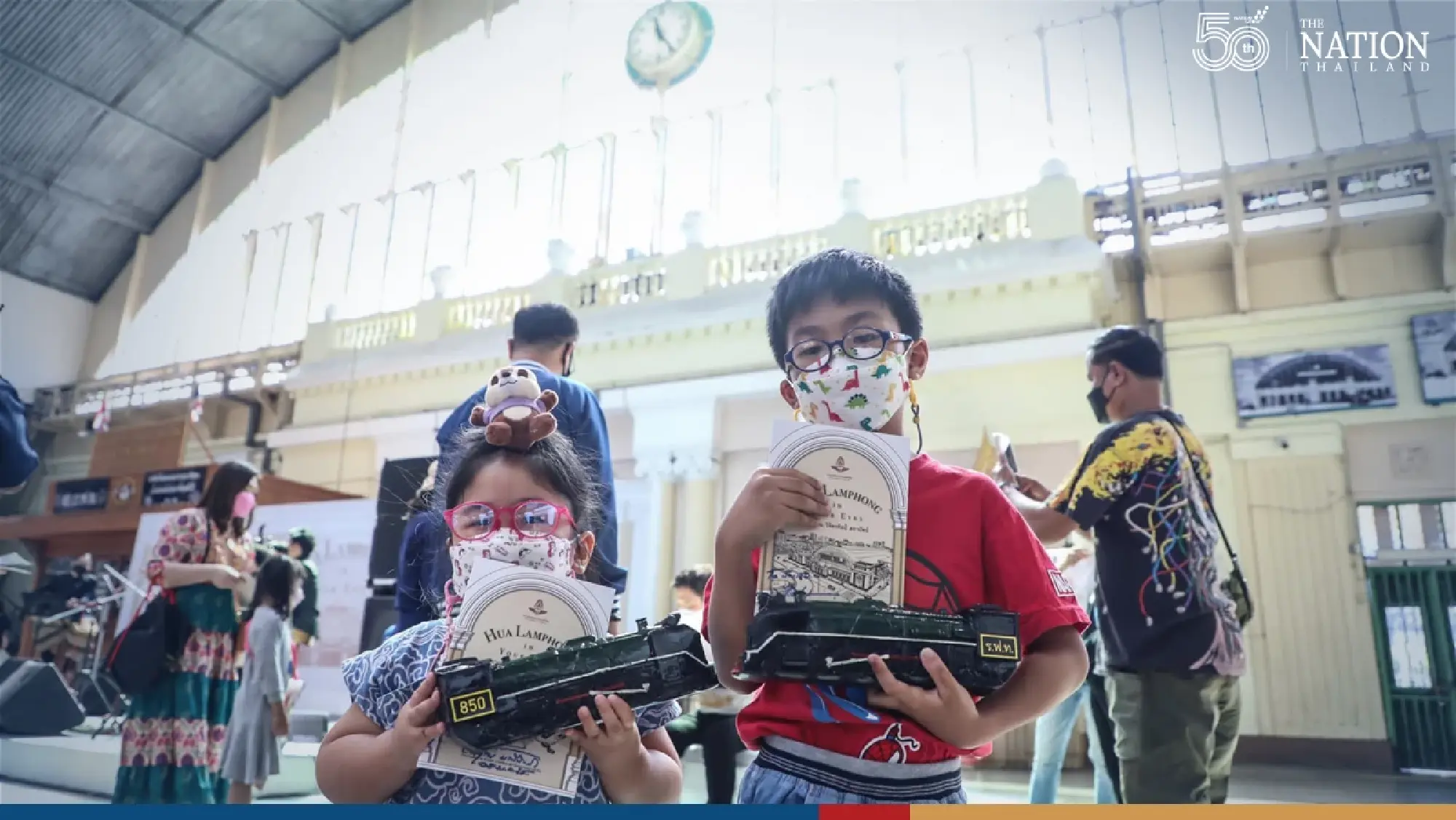 Bangkokians take a historic trip into Hua Lamphong’s past