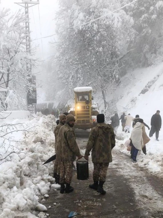 Photo released by Inter-Services Public Relations (ISPR) shows that Pakistani soldiers carry out rescue work in Murree, northern Pakistan, on Jan. 8, 2022. (ISPR/Handout via Xinhua)