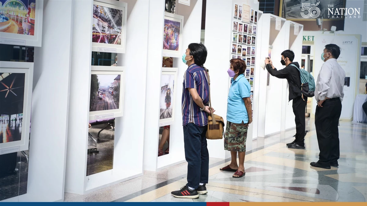 Bangkokians take a historic trip into Hua Lamphong’s past