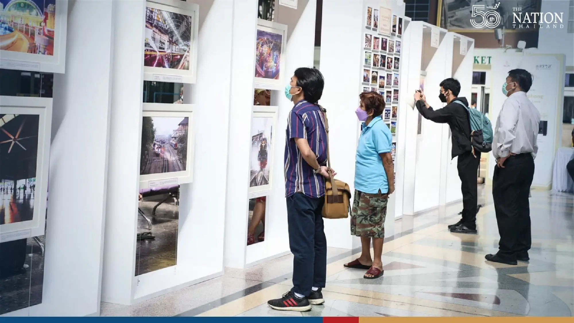 Bangkokians take a historic trip into Hua Lamphong’s past