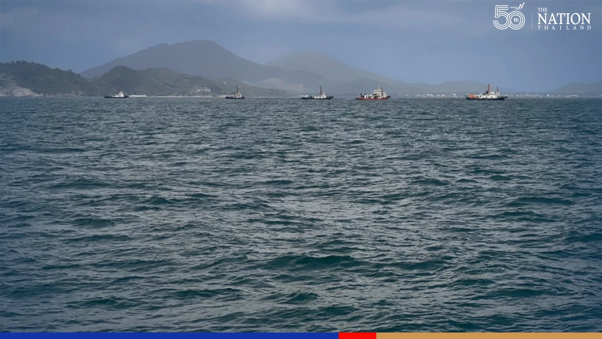 All hands on deck as Marine Dept works to clear oil slick off Rayong coast