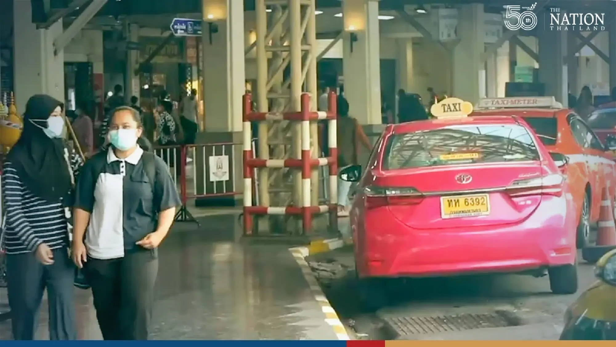 Great railway bazaar as Thais return to Bangkok after New Year