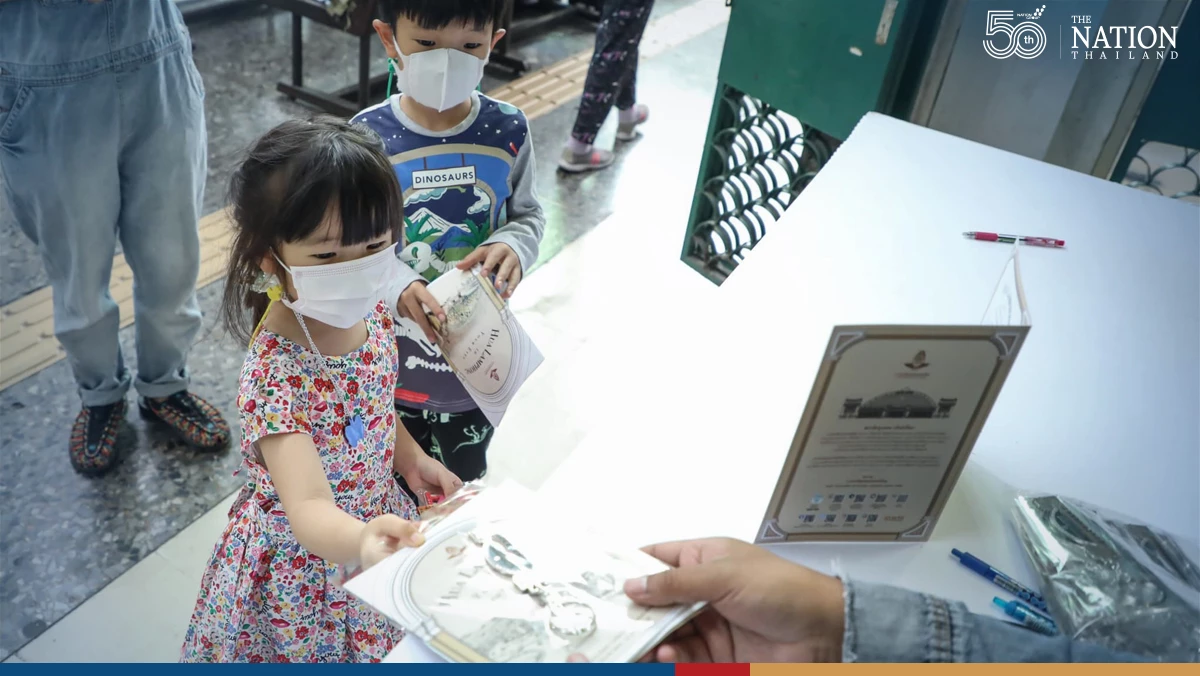 Bangkokians take a historic trip into Hua Lamphong’s past