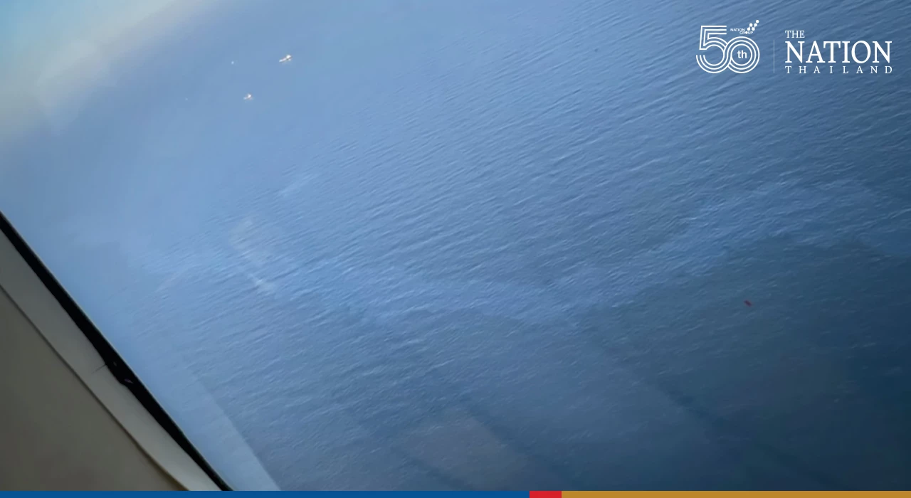 Navy works hard to contain oil spill from sunken tanker in Gulf of Thailand