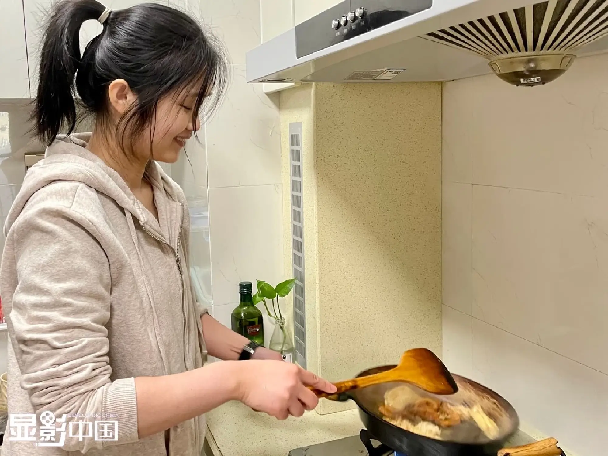 Photographing China: Young metro policewoman in Nanjing