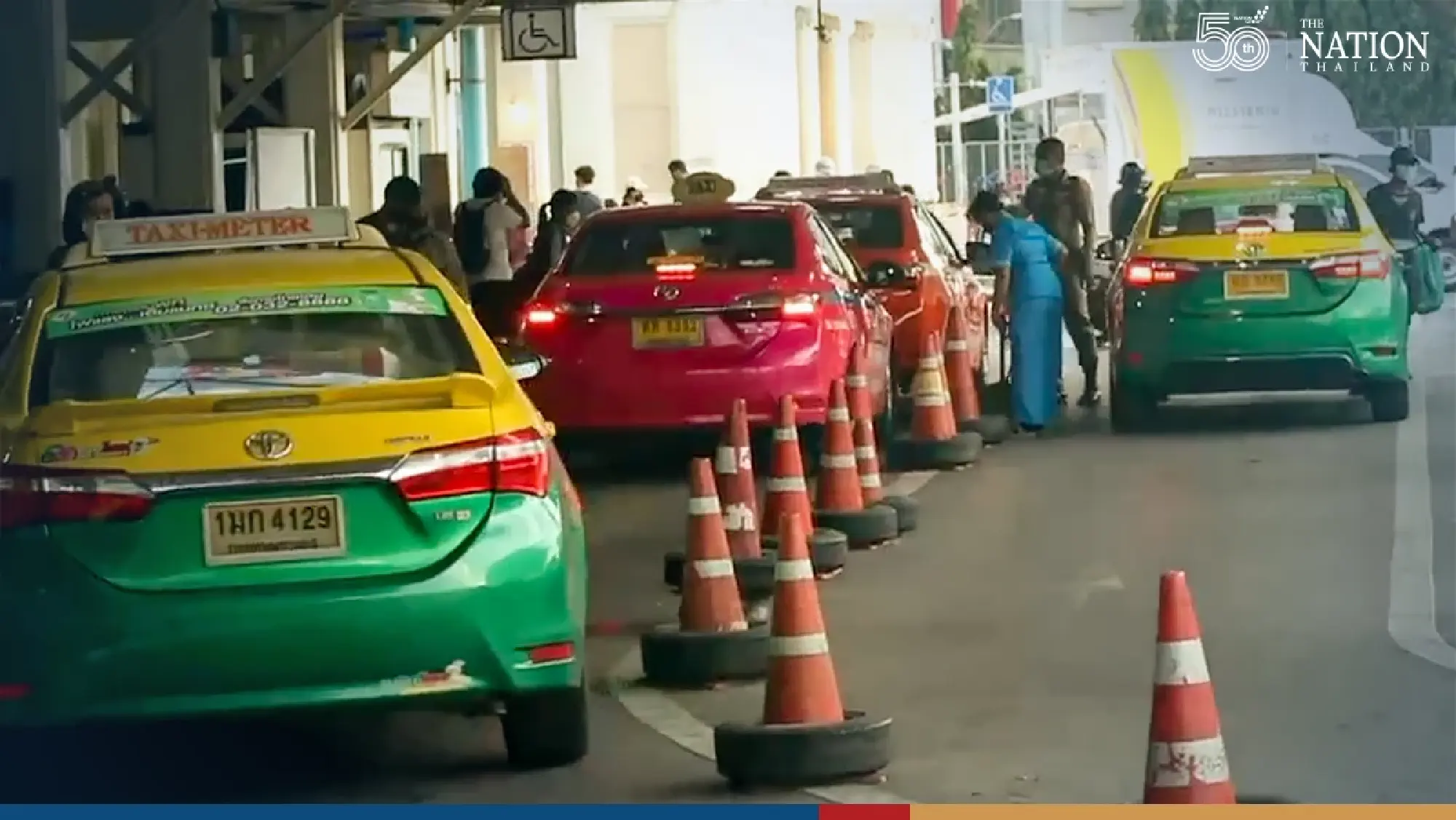 Great railway bazaar as Thais return to Bangkok after New Year