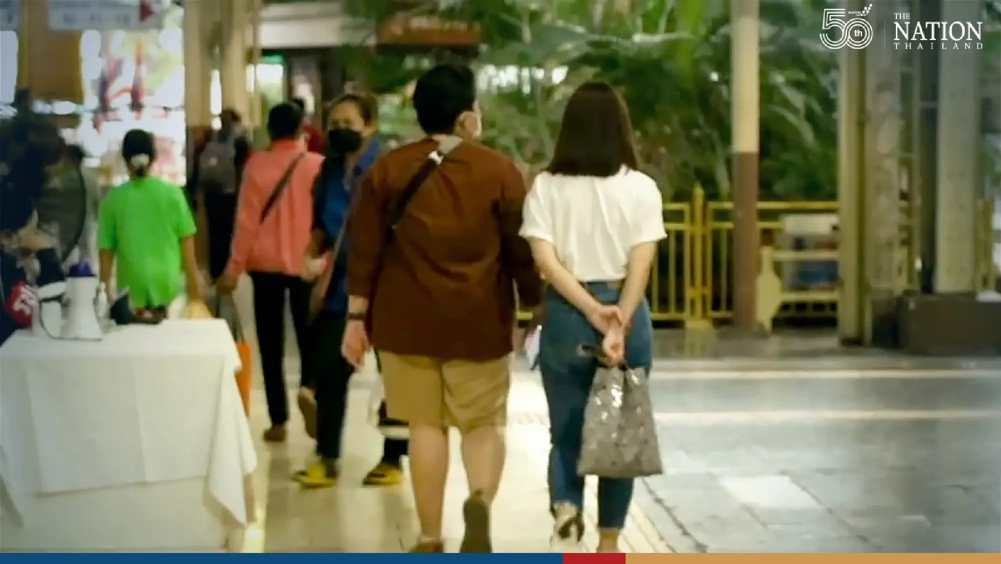 Great railway bazaar as Thais return to Bangkok after New Year