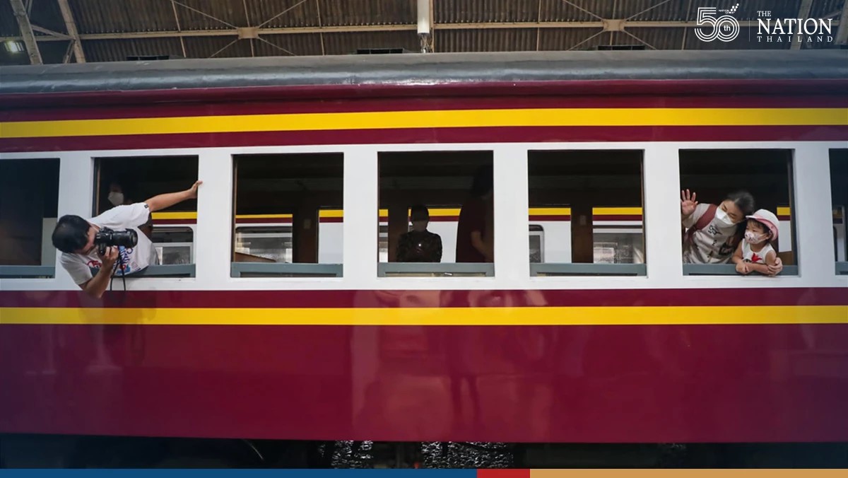 Bangkokians take a historic trip into Hua Lamphong’s past