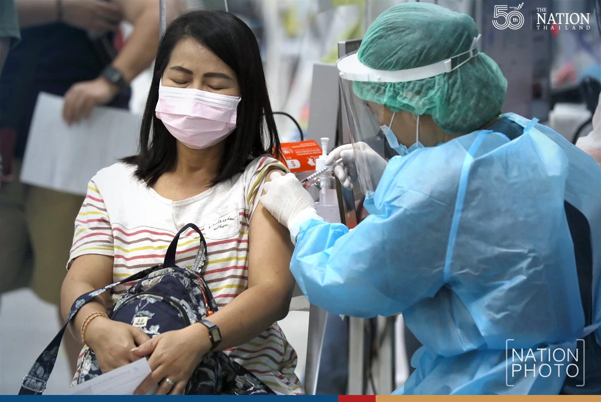 Bangkokians rush for jabs as Omicron wave rises