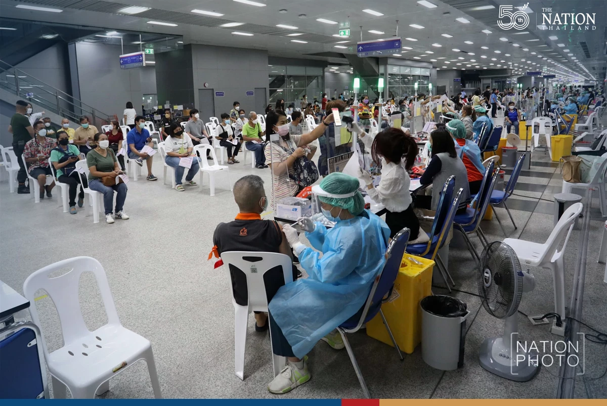 Bangkokians rush for jabs as Omicron wave rises