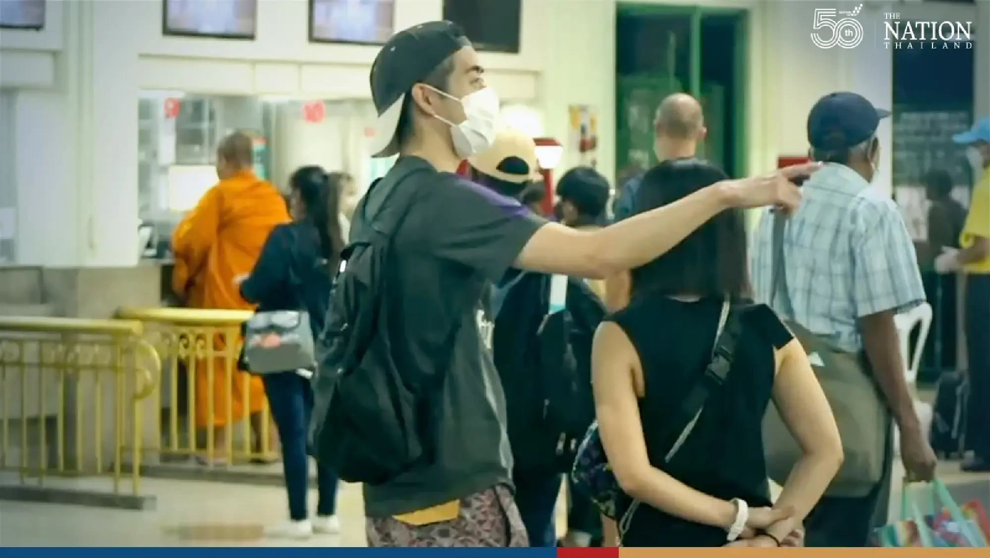 Great railway bazaar as Thais return to Bangkok after New Year