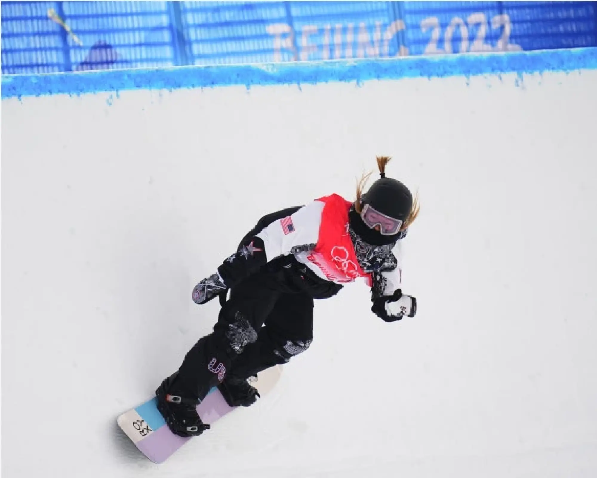Chloe Kim of the United States competes during the women's snowboard halfpipe final at Genting Snow Park in Zhangjiakou, north China's Hebei Province, Feb. 10, 2022. (Xinhua/Xu Chang)