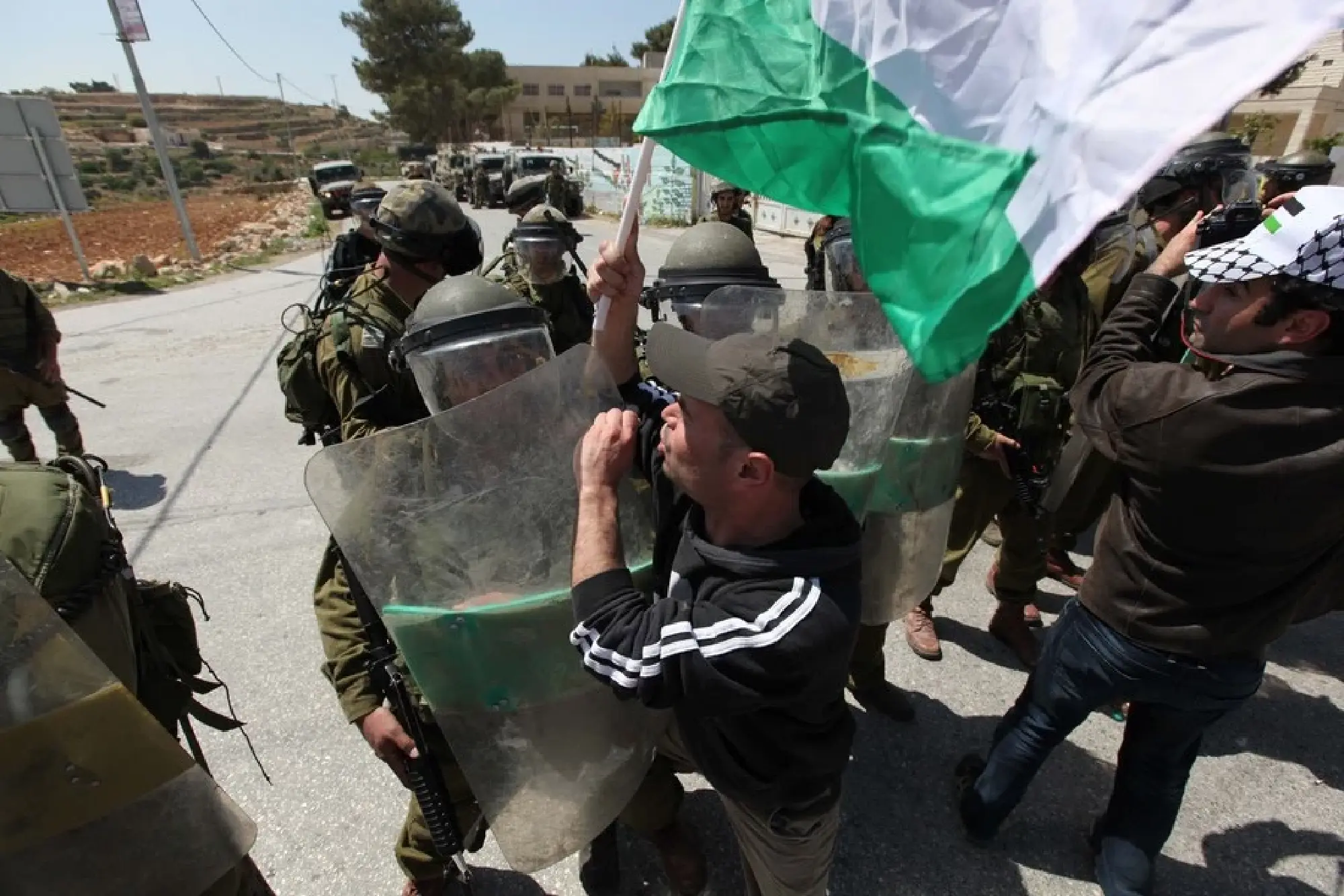 Palestinian protestors clash with Israeli soldiers during a demonstration against Israel's controversial separation barrier in the West Bank village of al-Khader near Bethlehem on April 12, 2013. (Xinhua/Luay Sababa)