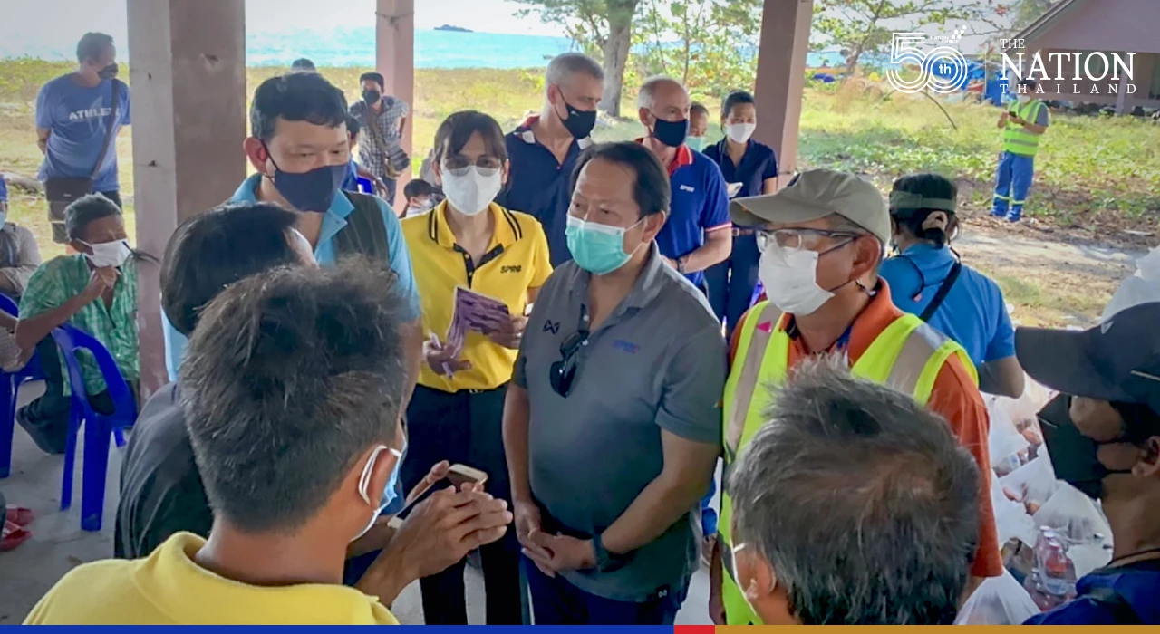 SPRC distributes care packages among fishermen to make up for oil spill