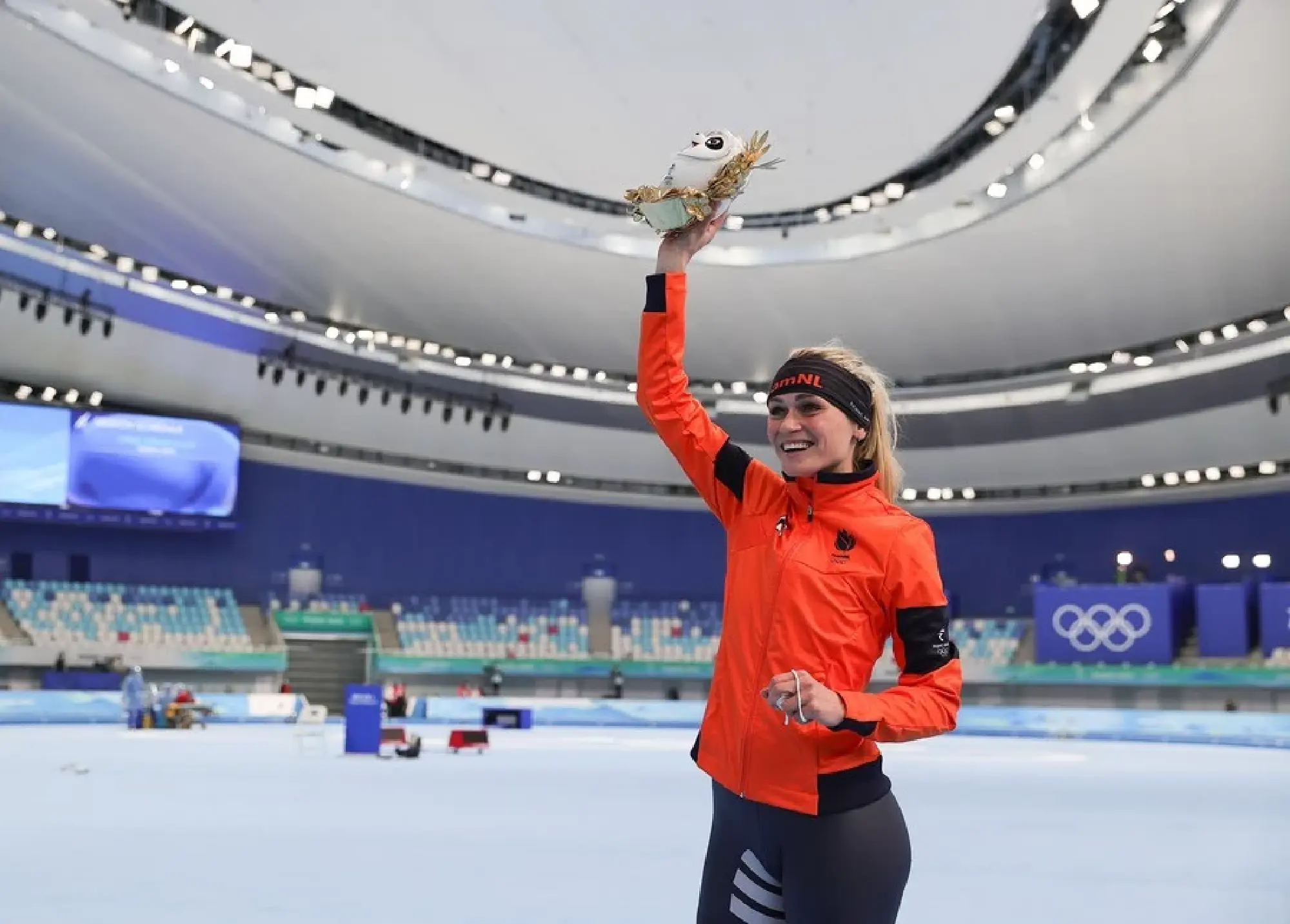Irene Schouten of the Netherlands smiles after the women's 3,000m speed skating final in Beijing on Feb. 5, 2022. (Xinhua/Ding Xu)